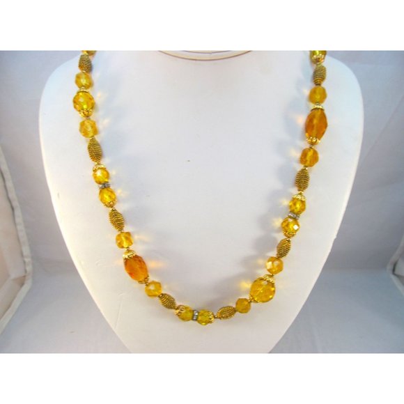Vintage Long Faceted Glowing Yellow Vaseline Glass Beaded Necklace - Picture 4 of 13